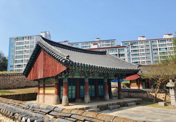 병천사(秉天祠)/정면 3칸, 측면 3칸의 맞배집/광주광역시 유형문화재 제11호 [사진=정성환 기자]